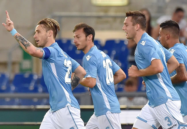 SS Lazio's Lucas Biglia (L) celebrates after scoring the 1-0 goal during the Italian Serie A soccer match between SS Lazio and Bologna. Foto: EFE