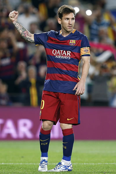 El delantero argentino del FC Barcelona Leo Messi celebra el gol que ha marcado de penalti ante el Levante. Foto: EFE