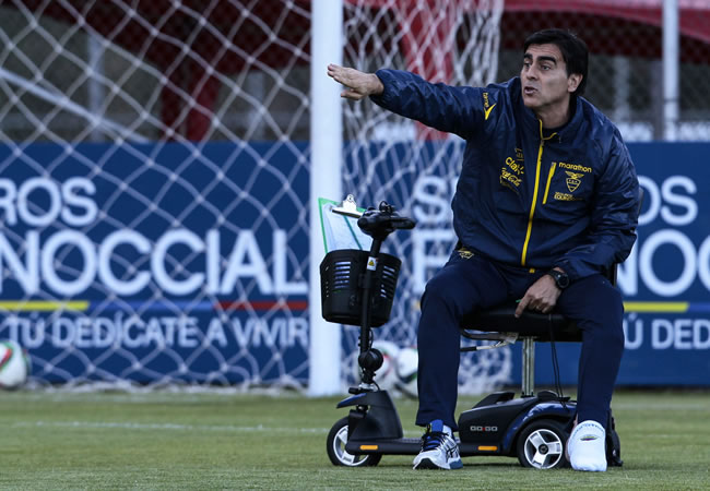 El entrenador de la selección de fútbol de Ecuador, el DT argentino Gustavo Quinteros. Foto: EFE