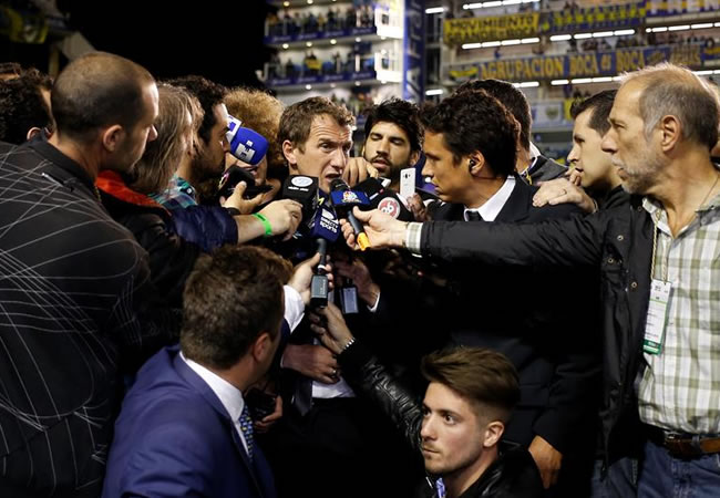 Rodolfo Arruabarrera entrenador de Boca Juniors habla a la prensa tras la victoria de su equipo ante Tigre. Foto: EFE