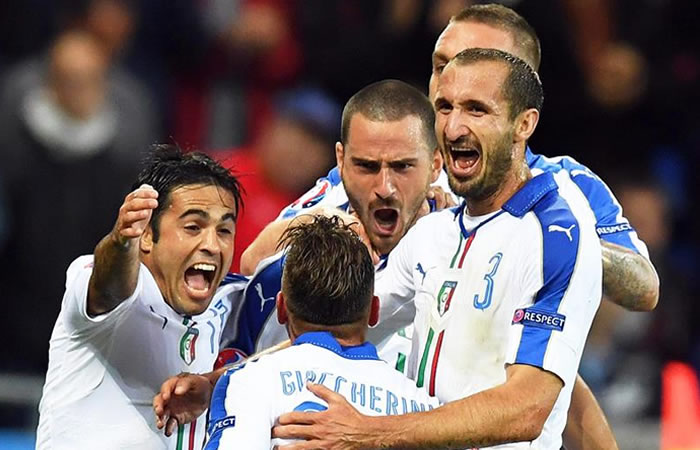 Los italianos celebran el triunfo sobre Bélgica. Foto: EFE