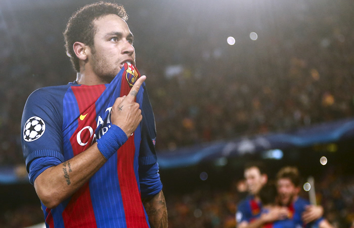 Neymar y la histórica clasificación con el Barcelona. Foto: EFE