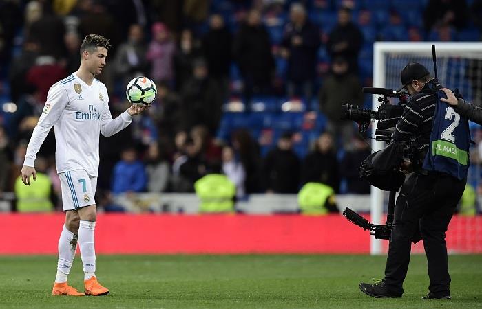 Cristiano Ronaldo se llevó el balón a casa. (AFP). Foto: AFP
