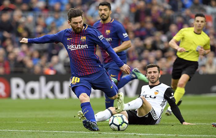 Lionel Messi en acción ante el Valencia. (AFP). Foto: AFP