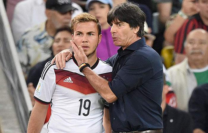 Mario Götze y Joachim Löw antes del gol que valió un Mundial. (AFP). Foto: AFP