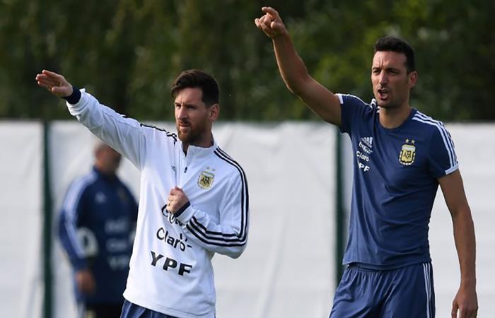 Lionel Messi junto a Lionel Scaloni en Rusia. Foto: EFE
