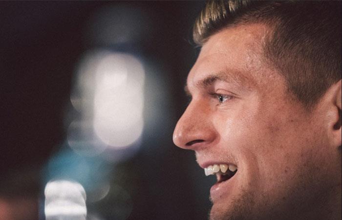 Toni Kroos estará en el mediocampo merengue vs. Barcelona. Foto: EFE