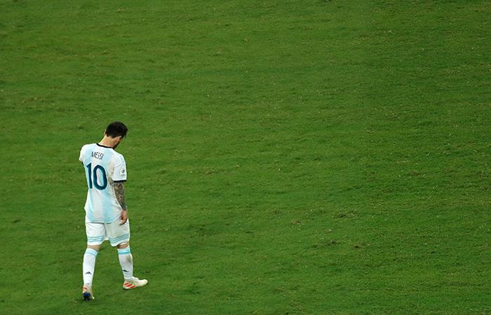 Messi, en soledad. Foto: EFE