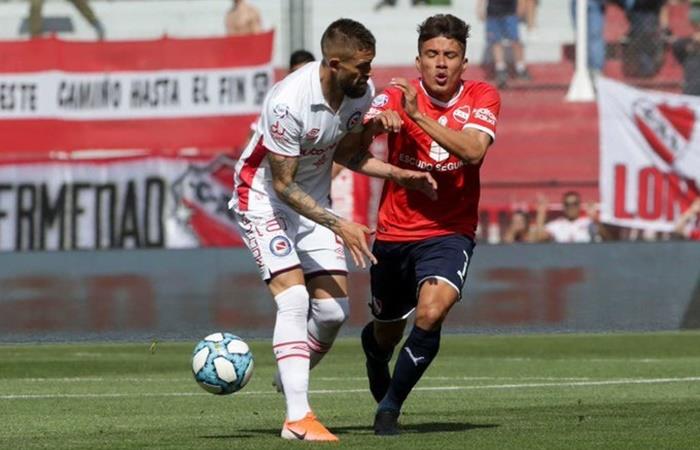 Andrés Roa podrá jugar por Superliga ante Unión. Foto: Twitter