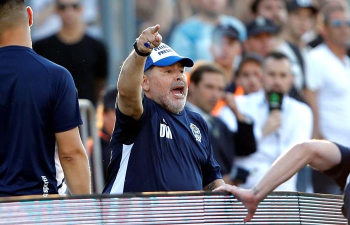 Diego Armando Maradona confirmó que se queda en Gimnasia para el 2020. Foto: EFE
