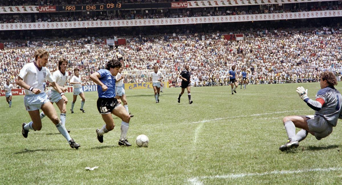 Diego Maradona fue autor de los dos goles ante Inglaterra. Foto: Andina