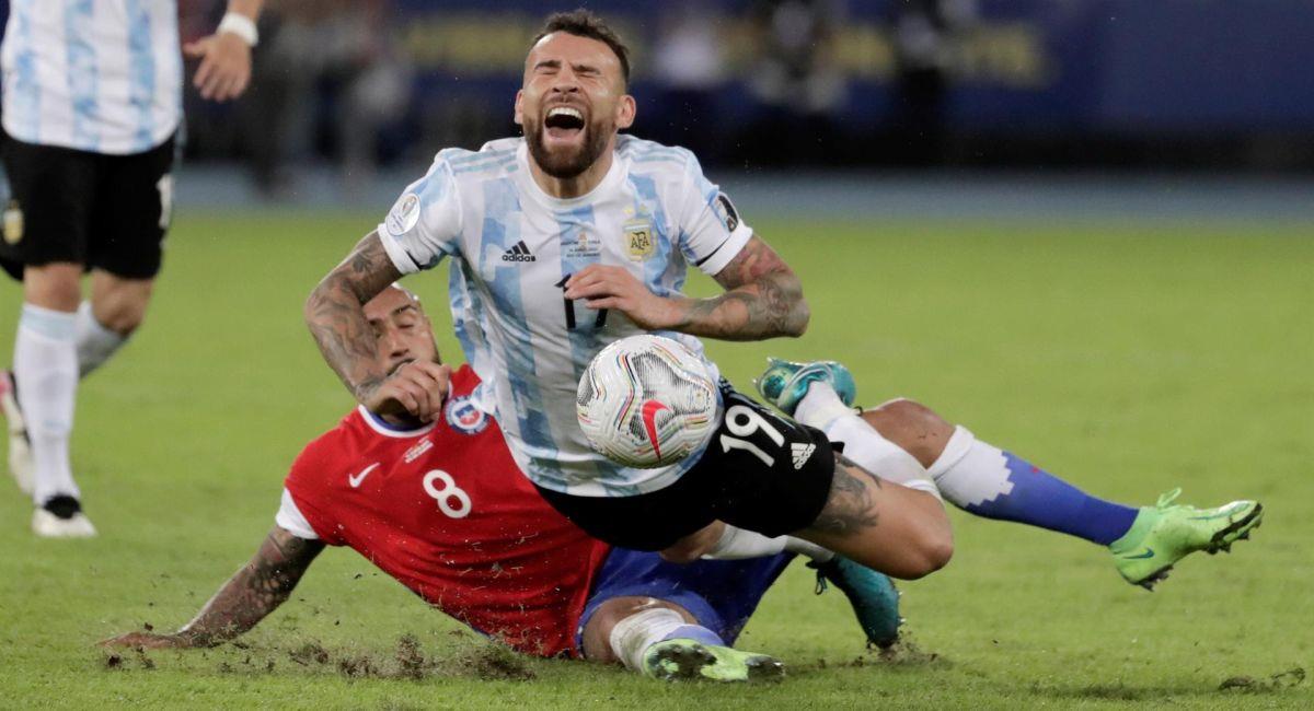 Argentina solo pudo empatar con Chile en el inicio de ambos en la Copa América. Foto: EFE