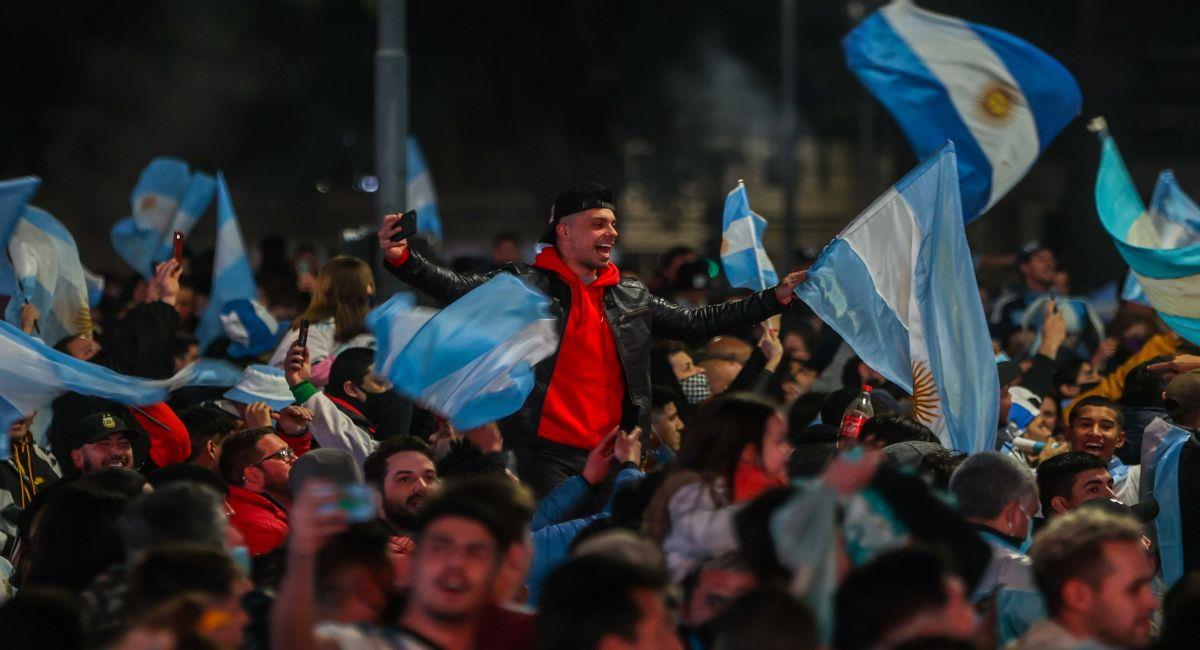 Hinchas de Argentina se juntaron para celebrar título de la Copa América. Foto: EFE