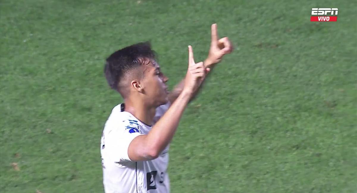 Kaio Jorge anotó el primer gol para Santos. Foto: Twitter ESPN