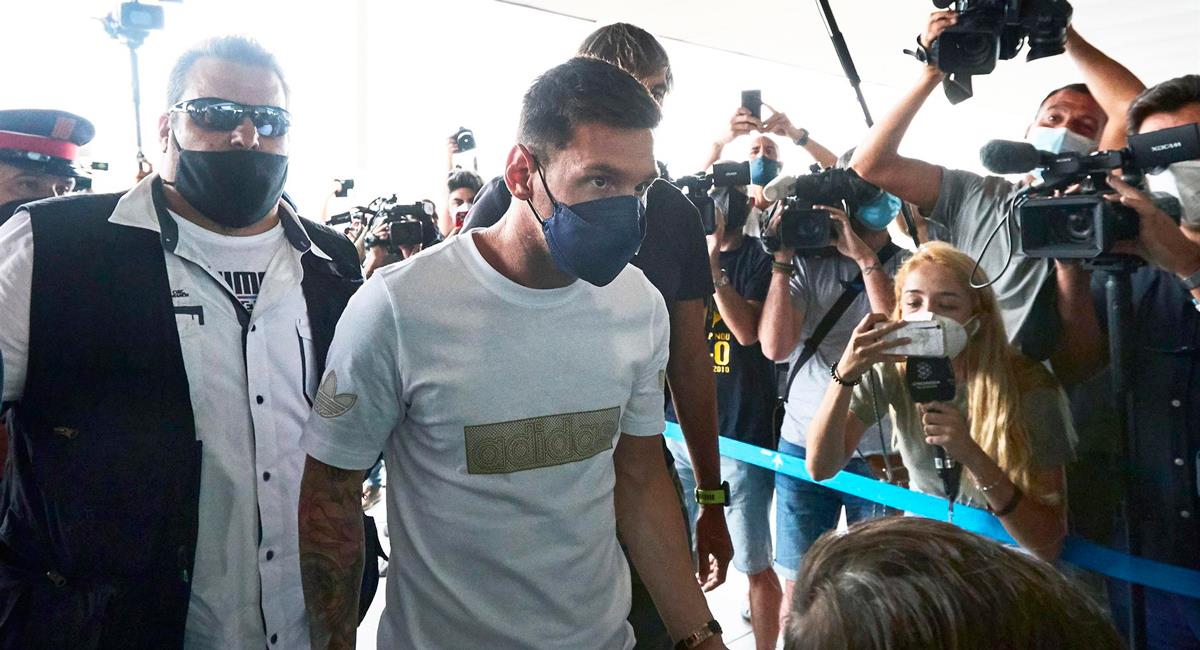 Lionel Messi viajó junto a su familia para firmar por PSG
. Foto: EFE