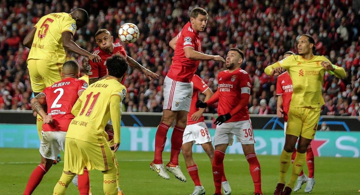 Nicolás Otamendi fue titular en la derrota de Benfica. Foto: EFE