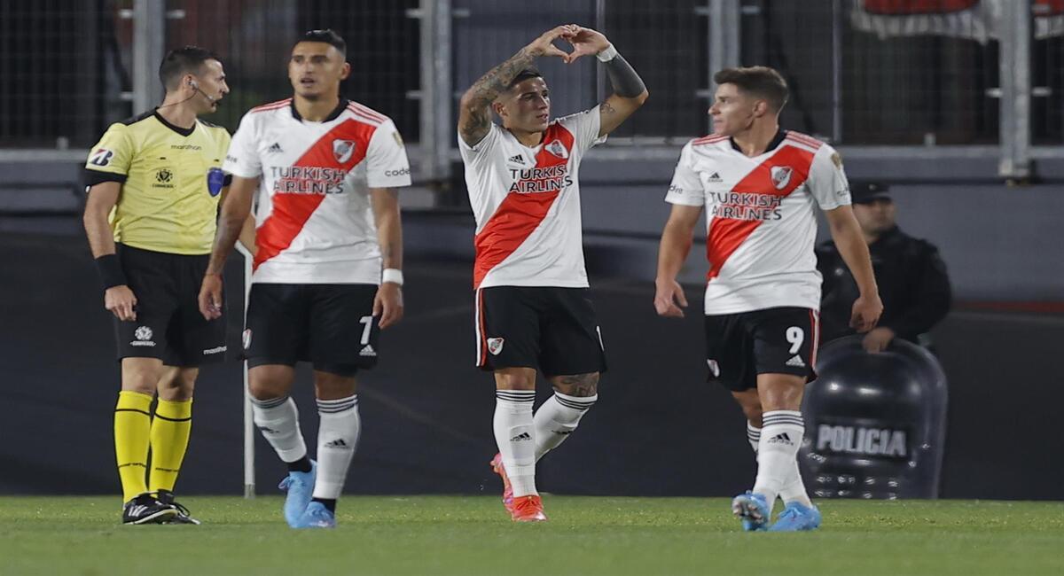 Enzo Fernández abrió el marcador para River Plate. Foto: EFE