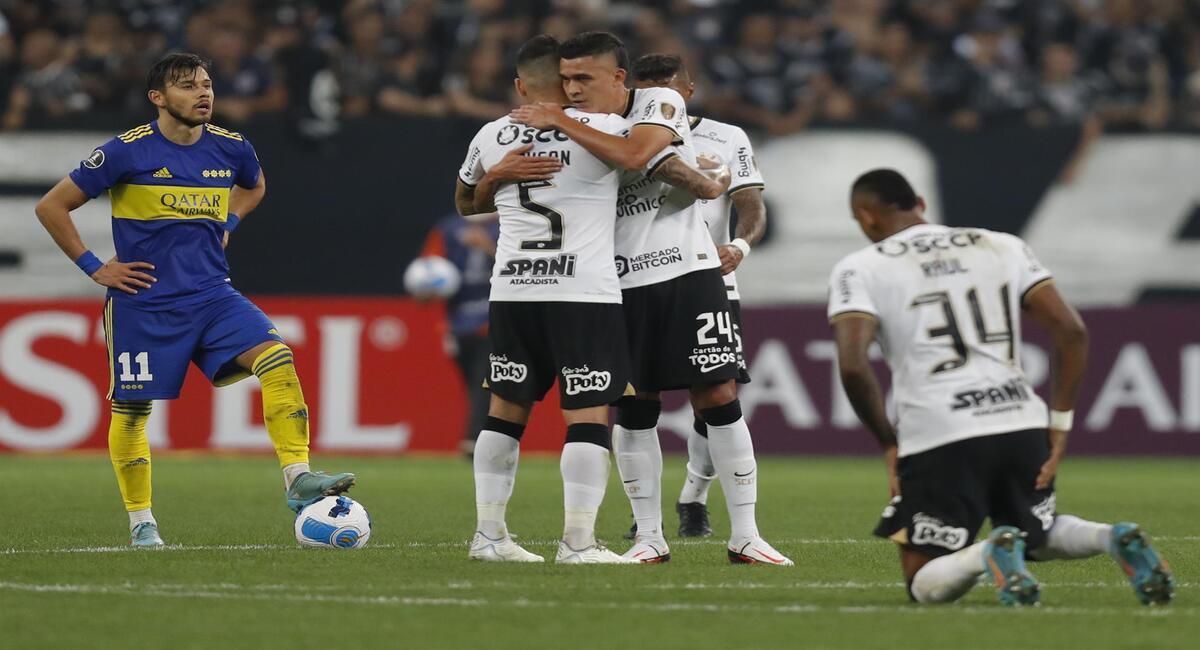 Boca no pudo con Corinthians y cayó 2-0. Maycon marcó en doble oportunidad para el Timao. Foto: EFE