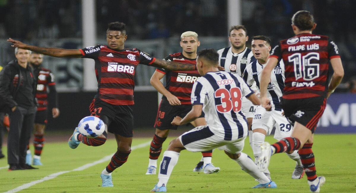 Partidazo de la T que iguala 2-2 ante Flamengo. Foto: EFE