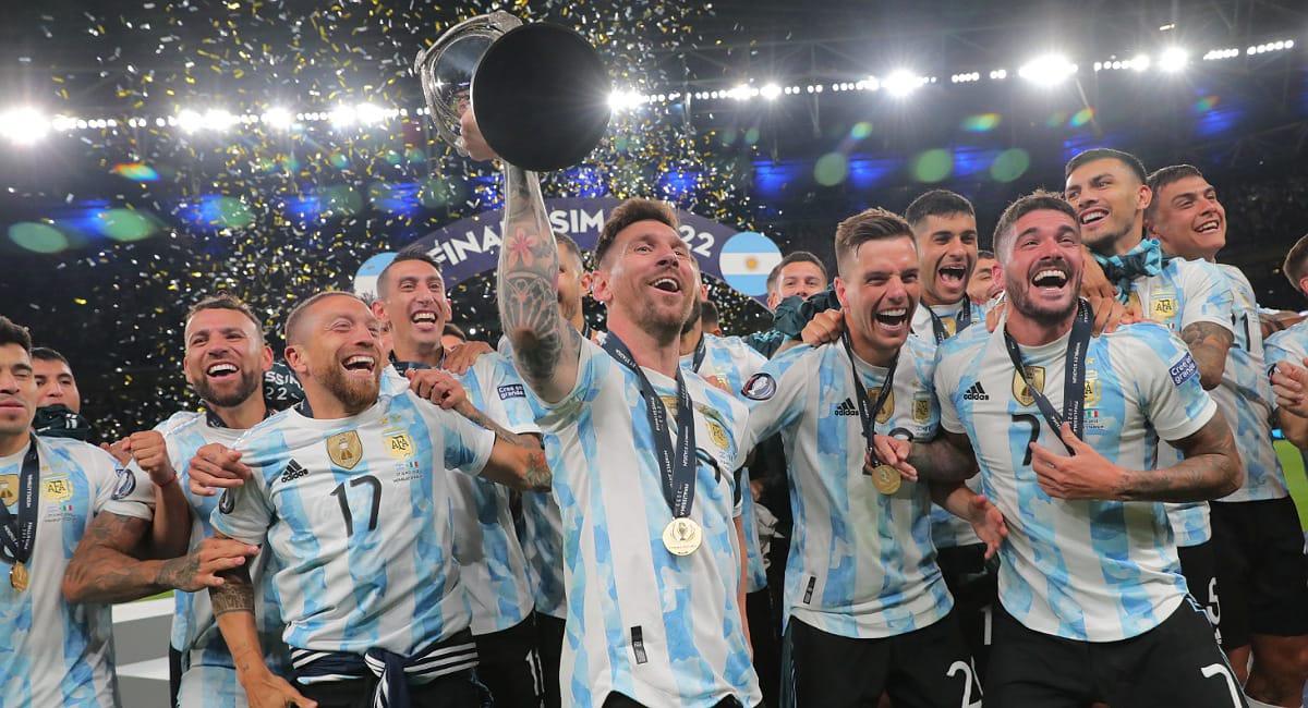 La Selección Argentina levantó el título de la Finalissima ante Italia. Foto: EFE