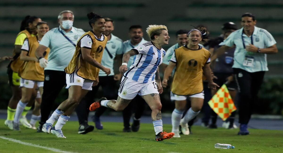 Yamila Rodríguez marcó un doblete y Argentina está en el Mundial. Foto: EFE