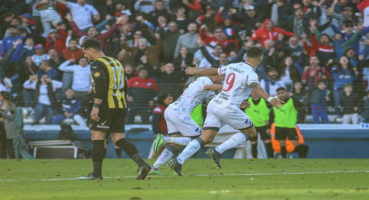 Luis Suárez marcó el segundo gol del Bolso. Foto: EFE