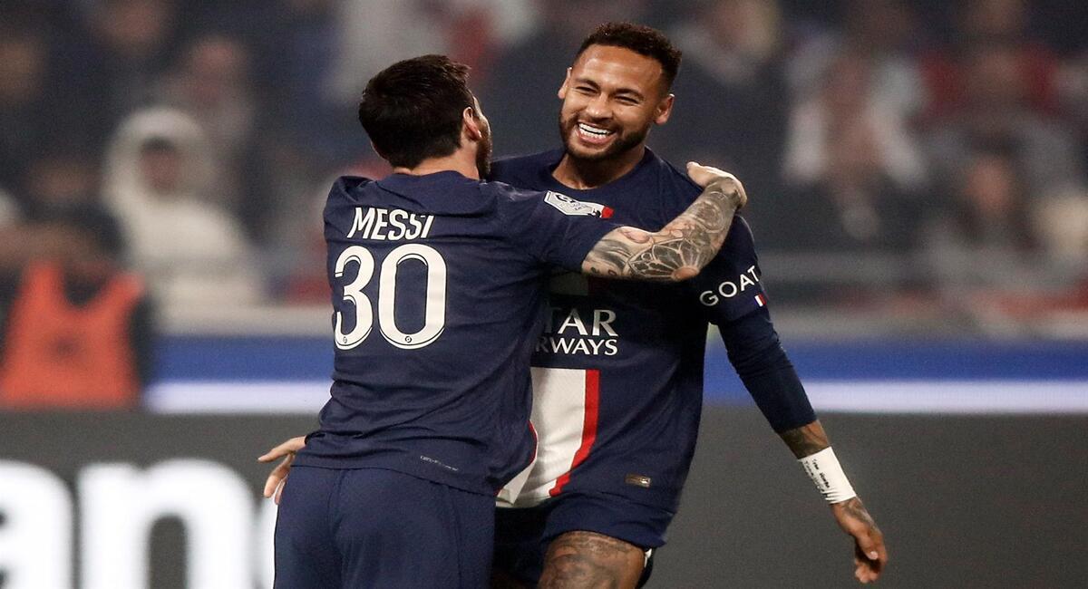 Lionel Messi celebra con Neymar, quien le dio la asistencia para el gol. Foto: EFE