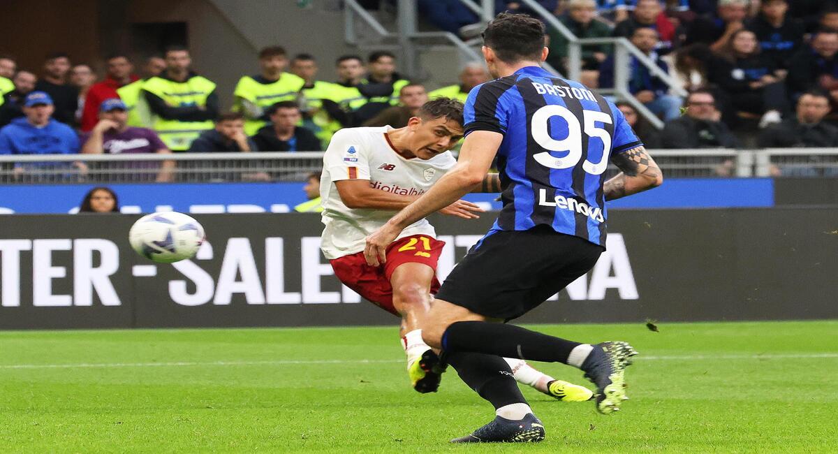 Dybala marcó el primero de la Roma. Foto: EFE