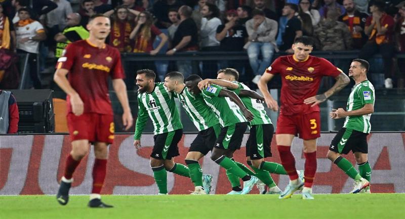 El gol de Dybala, no le alcanzó a la Roma que perdió 2-1 ante Betis