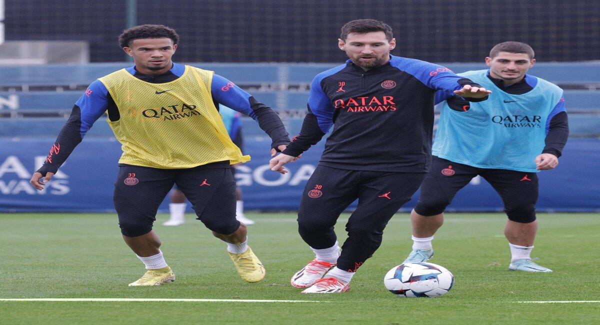 Leo Messi se entrenó a la par de sus compañeros y volvería a ser titular. Foto: Twitter @PSG_espanol