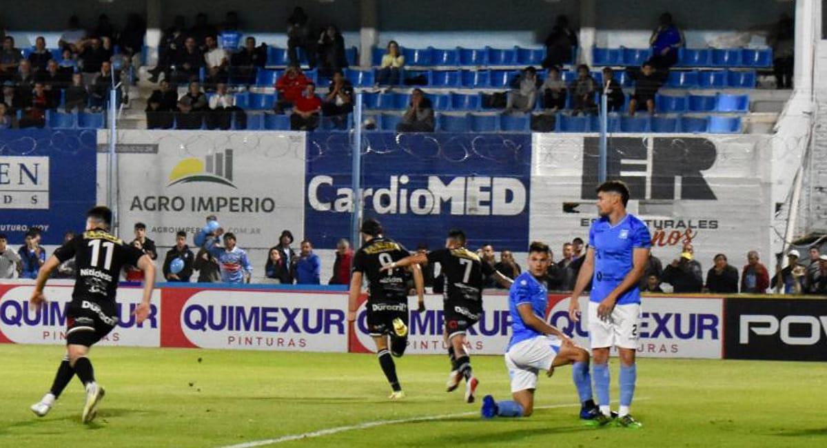 Los de Caseros, vencieron 1-0 a Independiente Rivadavia en los cuartos de final. Foto: Twitter @EstudiantesOK