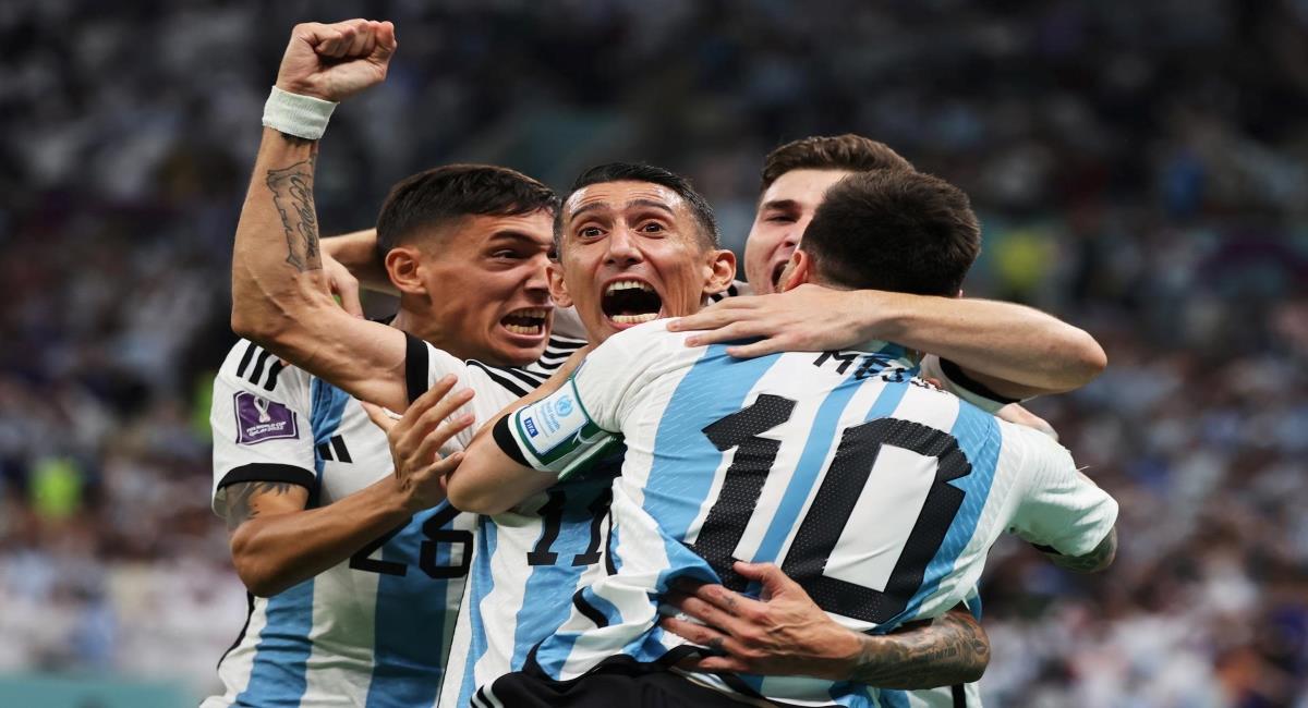 Messi celebra con Di María el primero de Argentina. Foto: EFE