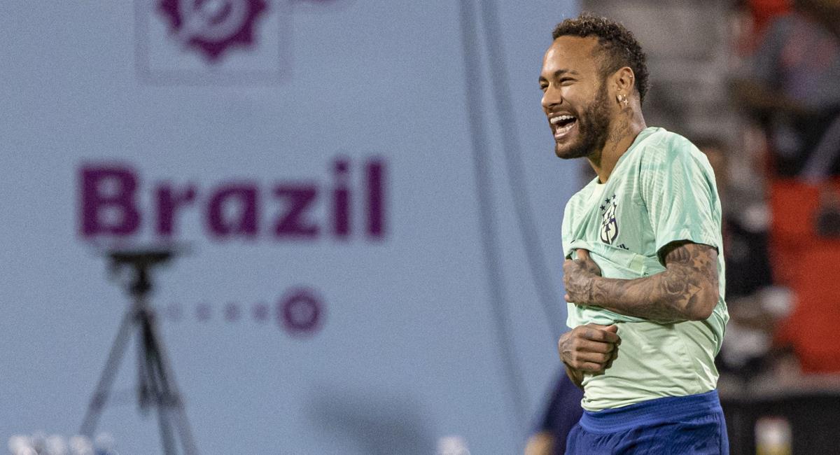 Neymar Jr entrena a la par con sus compañeros. Foto: EFE