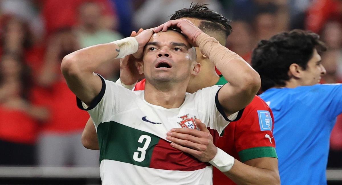 Pepe se lamenta tras haber errado el gol que le pudo dar el empate a Portugal. Foto: EFE