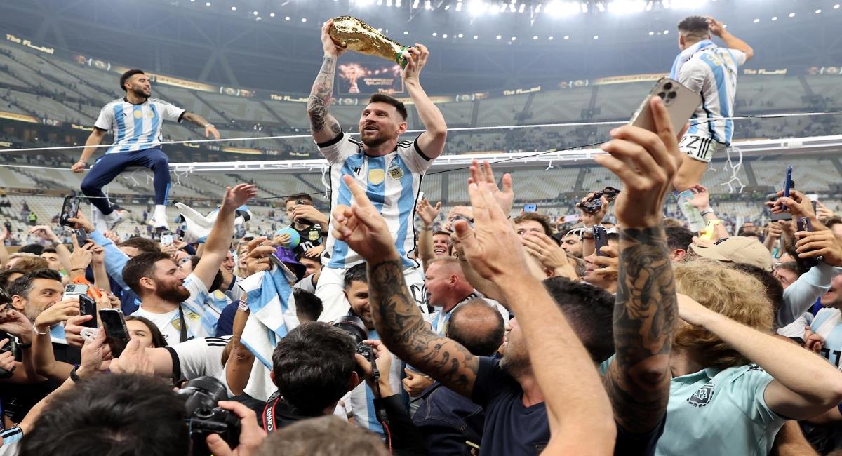 Lionel Messi, levantado la Copa del Mundo. Foto: EFE
