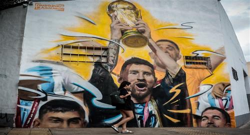  El impresionante mural de Messi levantando la copa, en una esquina de Palermo