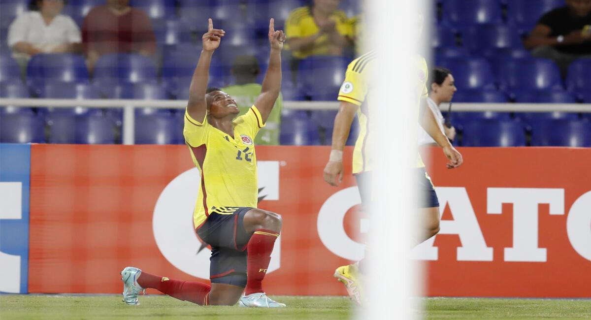 Cortés marcó un doblete y le dio la victoria a Colombia. Foto: EFE