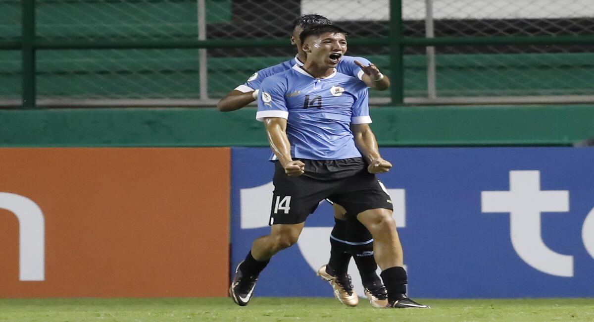 Sergio García marcó uno de los goles de Uruguay. Foto: EFE