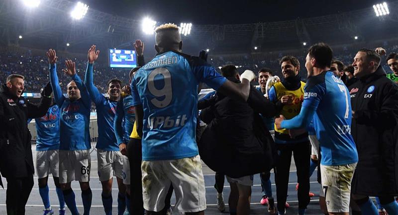 Simeone le dio la victoria a Napoli 2-1 sobre Roma