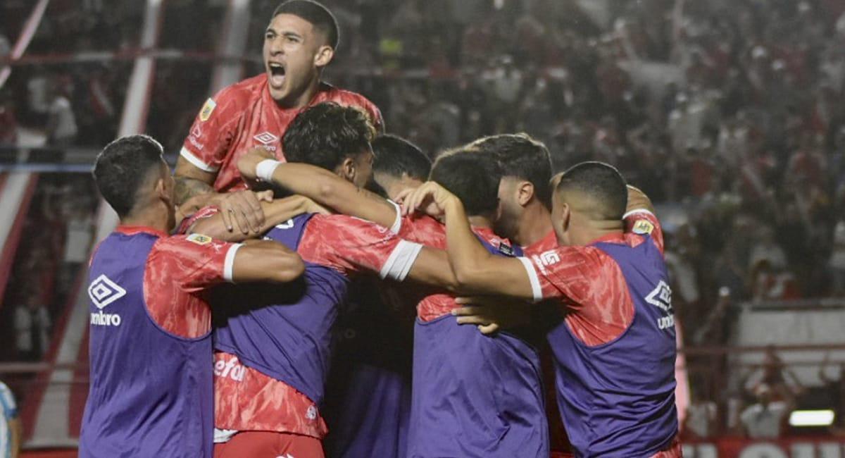 Cabral marcó el gol que le dio la victoria al Bicho. Foto: Twitter @AAAJoficial