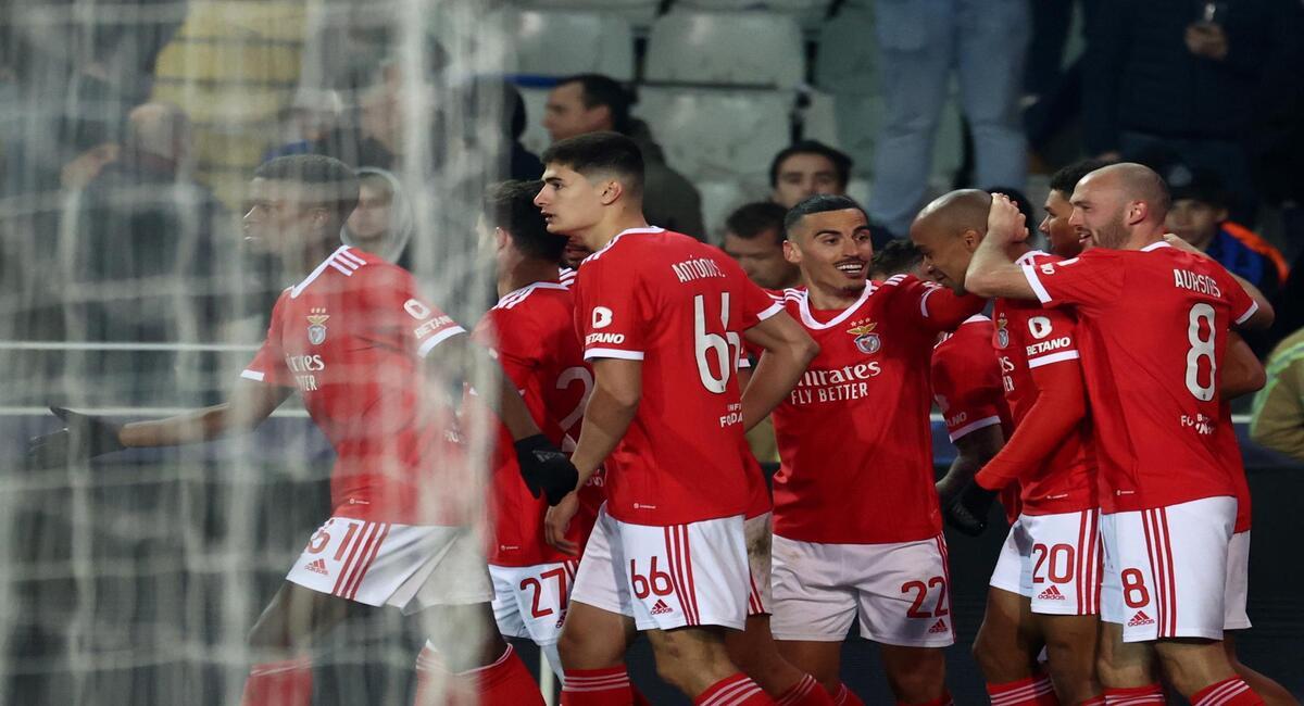Con Otamendi de titular, Benfica dio el primer golpe en la llave. Foto: EFE