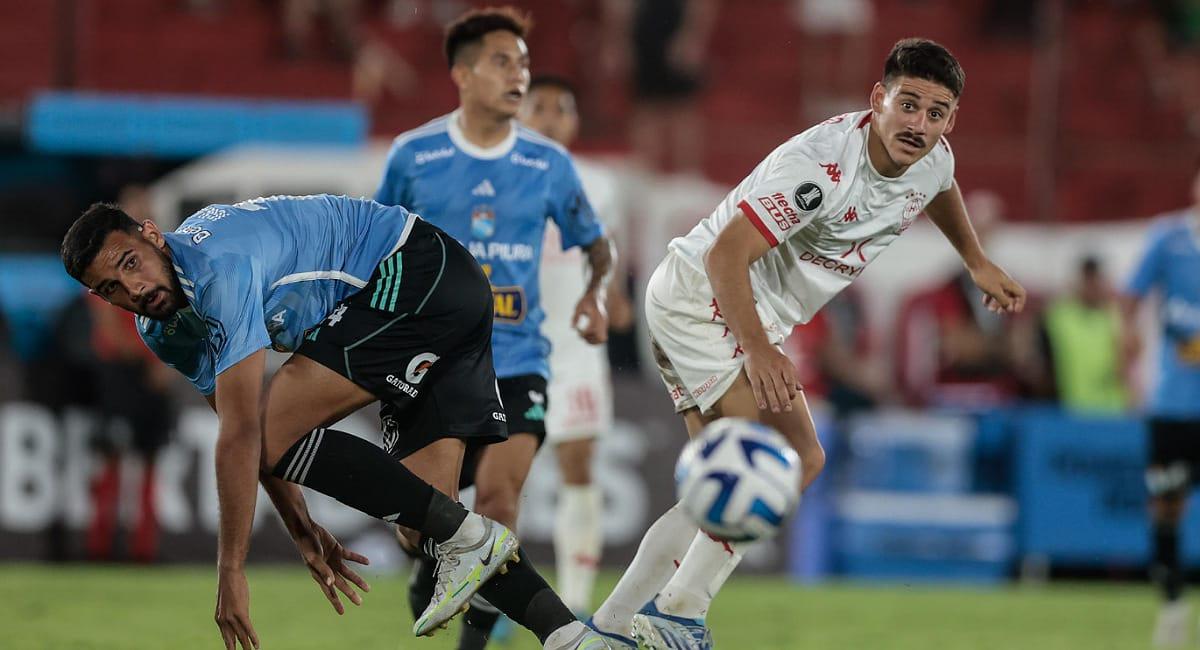 Huracán visita a Cristal en Lima, por la fase 3 de la Libertadores. Foto: EFE
