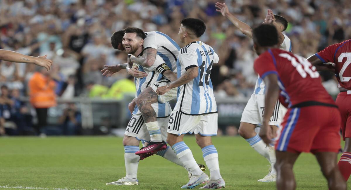 Leo Messi marcó el segundo gol de Argentina. Foto: EFE