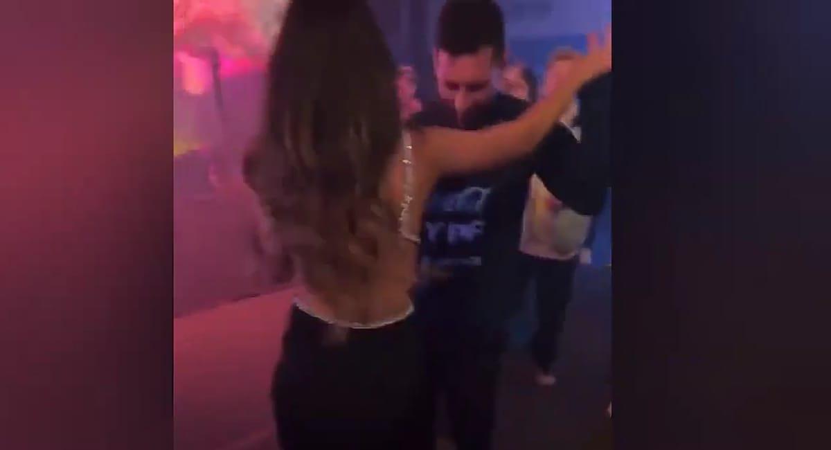 Lionel Messi bailó con Antonela, en la fiesta de la Selección. Foto: captura de pantalla de Youtube