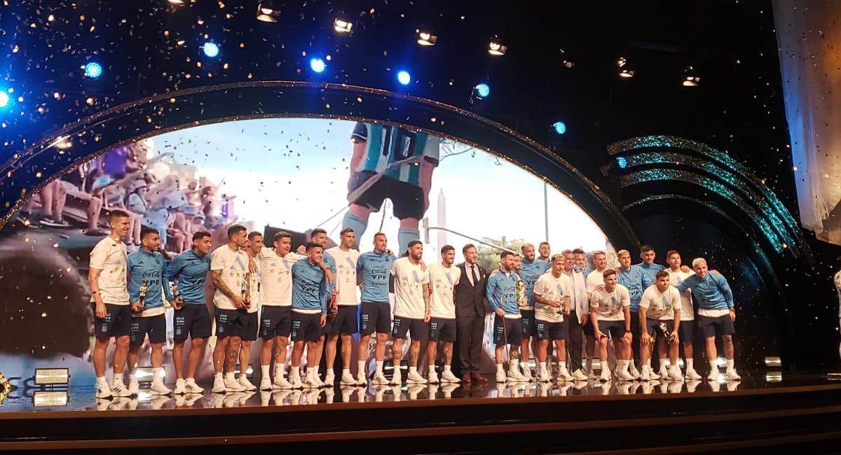 La Selección viajó a Paraguay, para recibir el homenaje de Conmebol. Foto: Twitter @Argentina