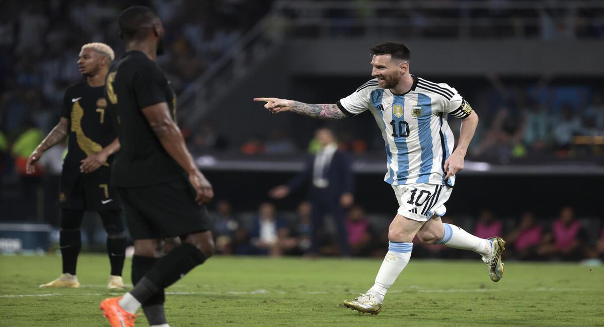 Lionel Messi alcanzó los 100 goles con la Selección Argentina. Foto: EFE
