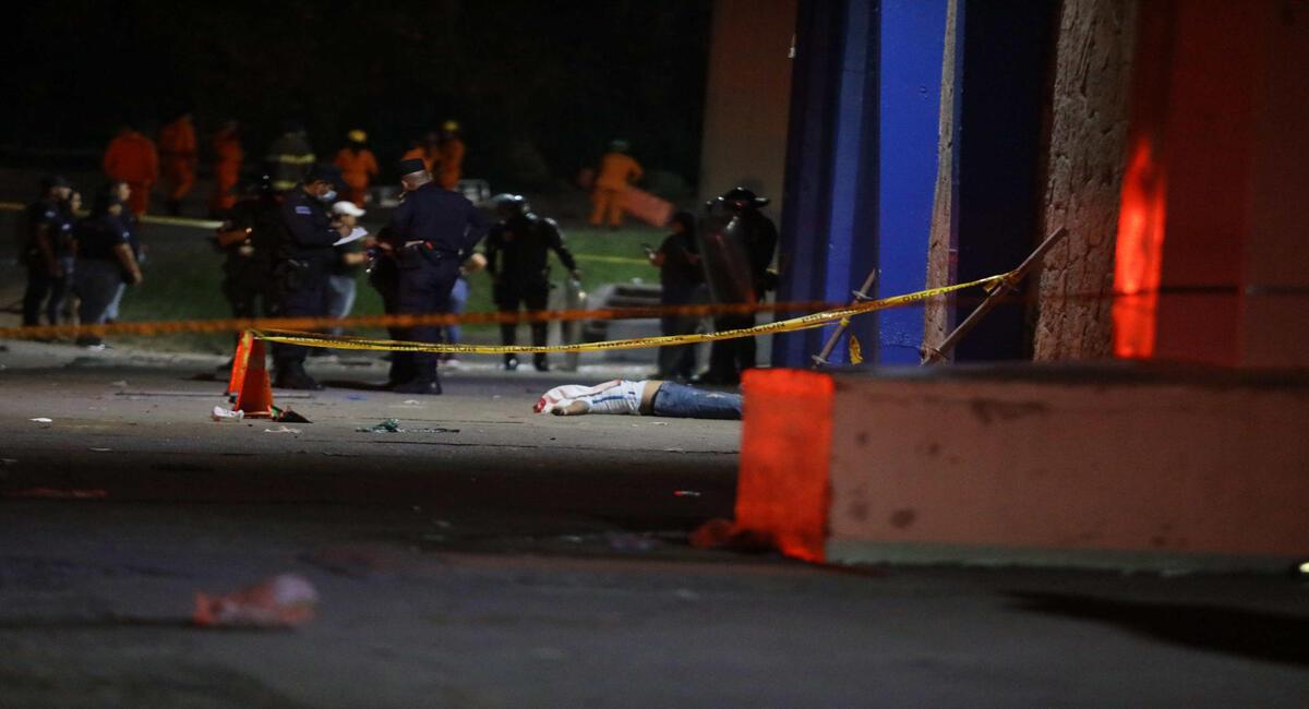 Tragedia en el fútbol de El Salvador. Foto: EFE