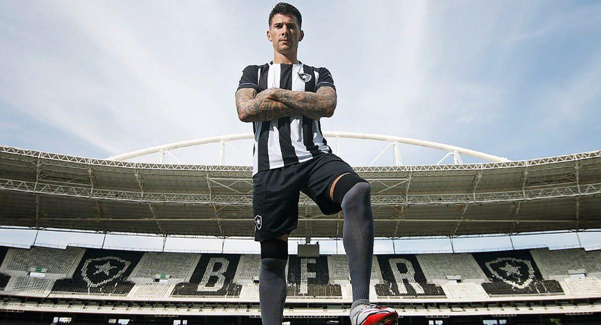 Cuesta vestirá su sexta camiseta en su carrera. Foto: Twitter @Botafogo