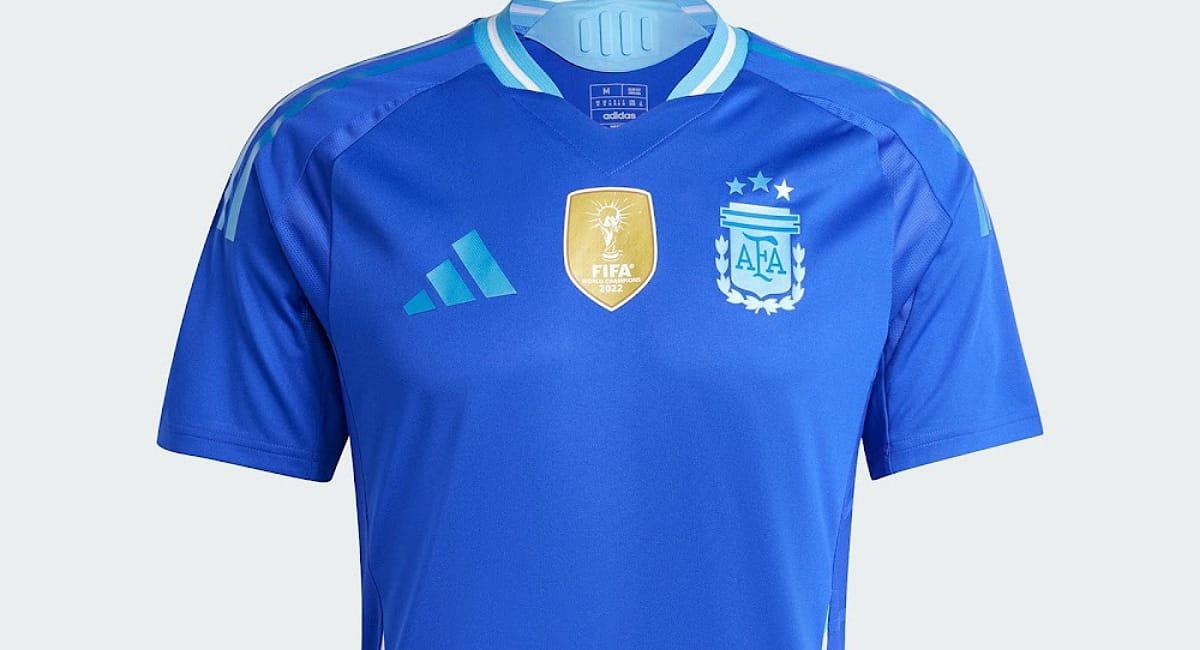 Esta sería la nueva camiseta suplente de Argentina. Foto: Footyheadlines.com