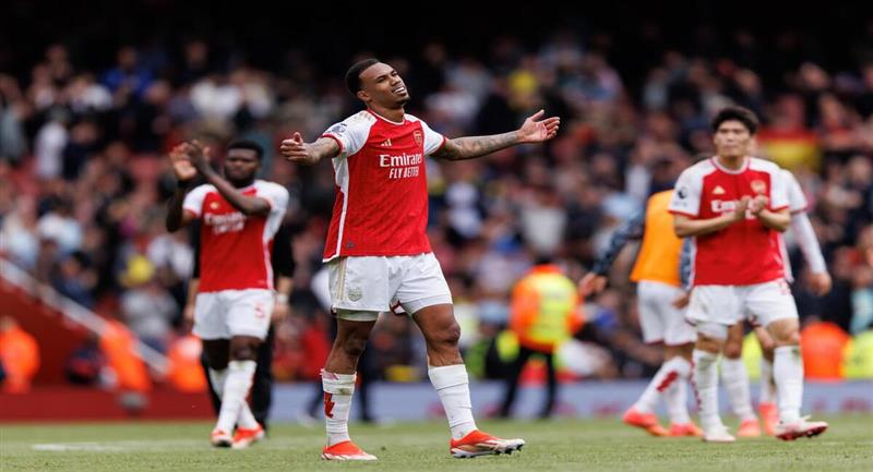 Arsenal goleó 3-0 al Bournemouth de Senesi y es puntero en la Premier